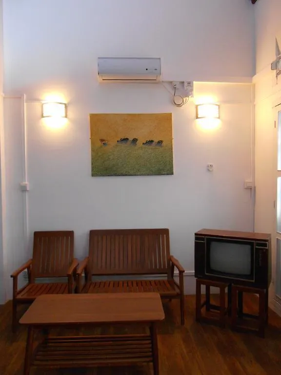 Four Rivers Youth Hostel Янгон