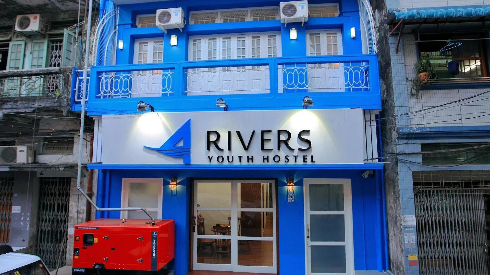 Four Rivers Youth Hostel Янгон
