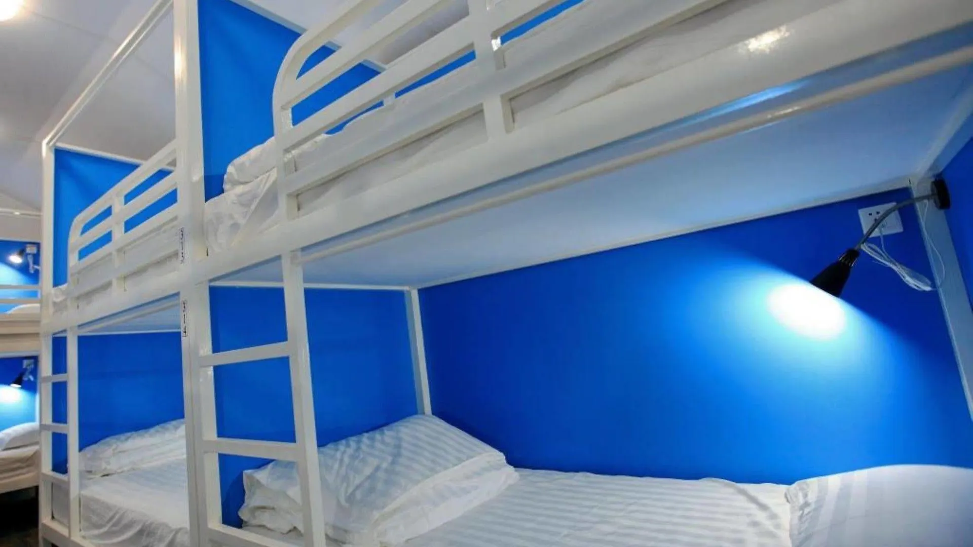 Four Rivers Youth Hostel Янгон