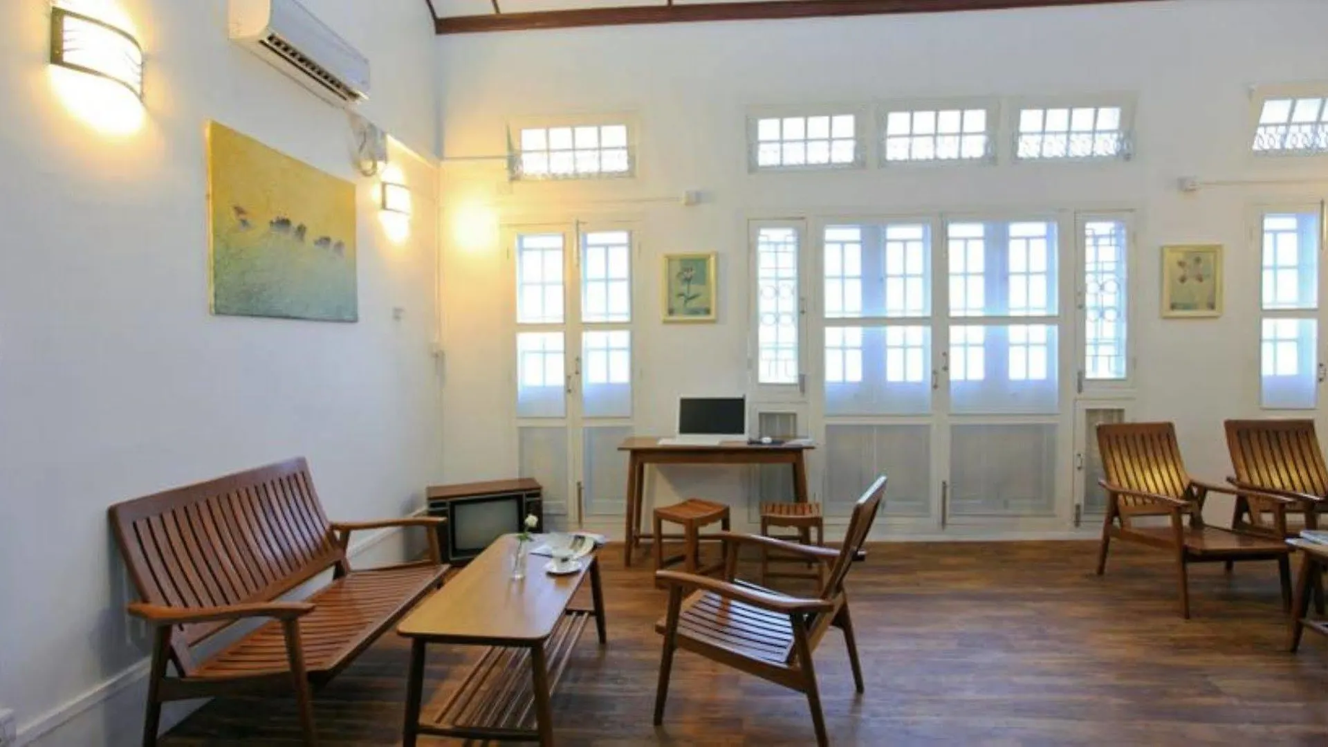 Four Rivers Youth Hostel Янгон Мьянма