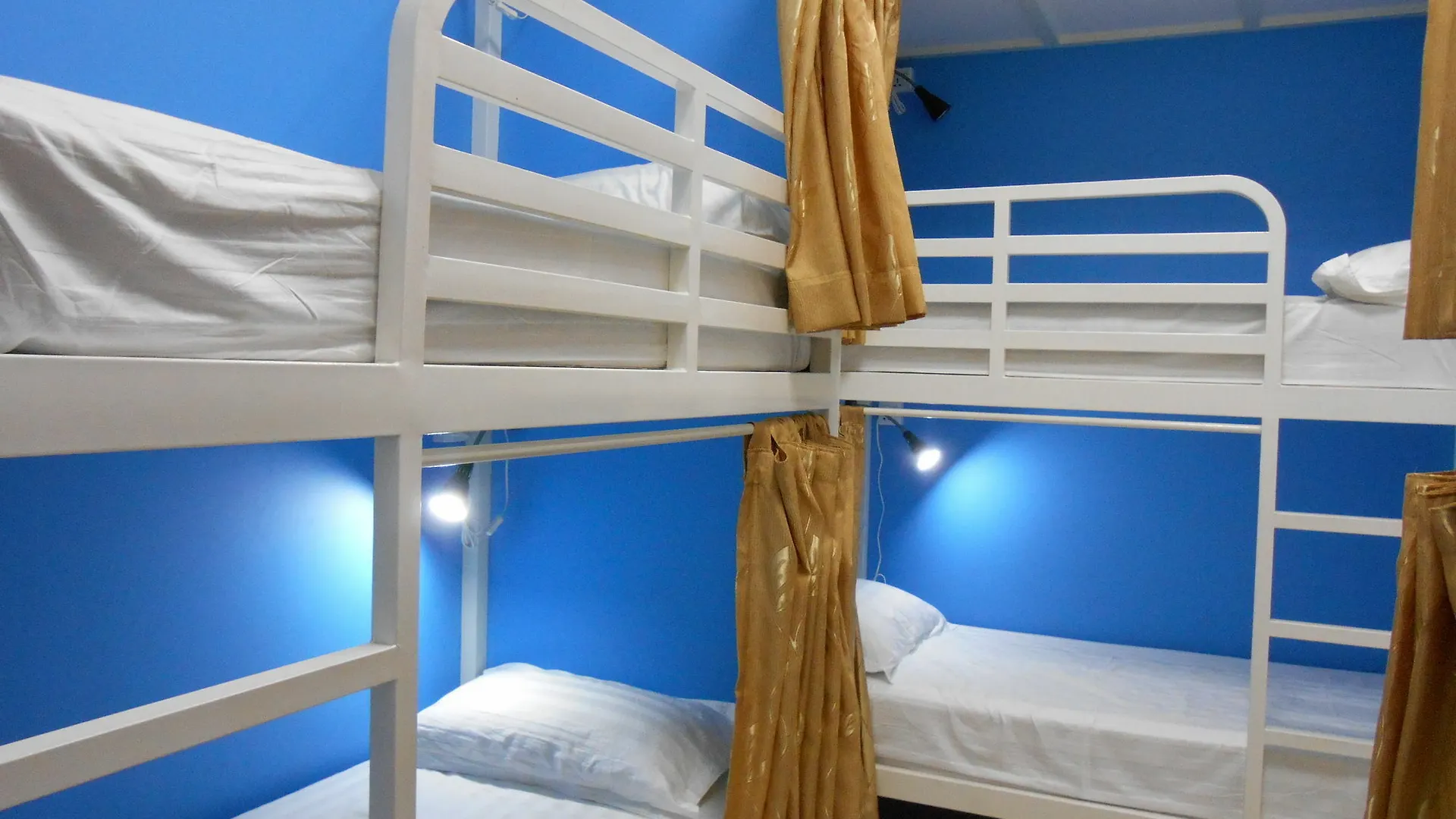 Four Rivers Youth Hostel Янгон 0*,
